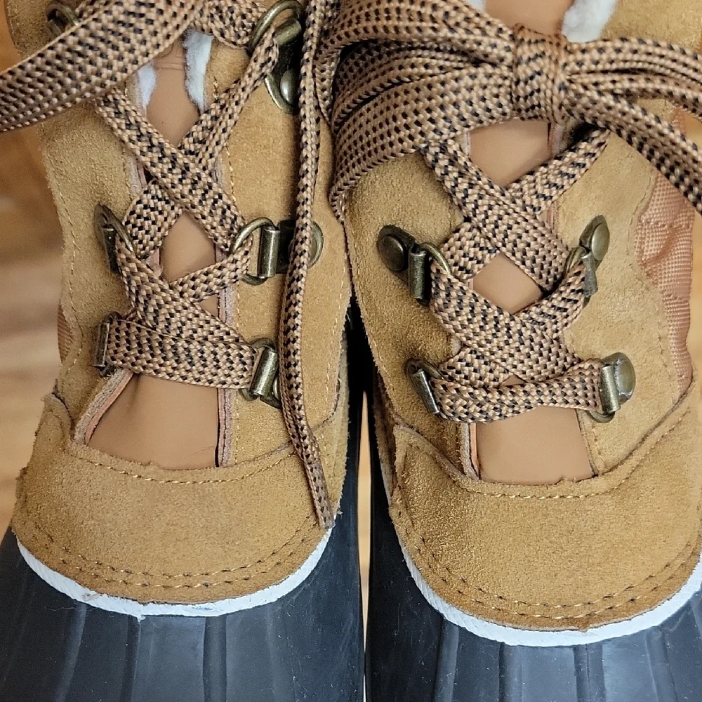 Khombu Size 9 Daisy Ankle Faux Fur-Lined Winter Duck Boots